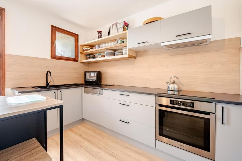 Kitchen or kitchenette, dishwasher, oven, pet friendly, stove, toaster