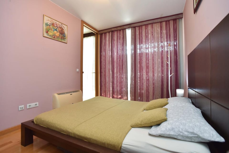 Central lux apt with garage Apartment in Budva