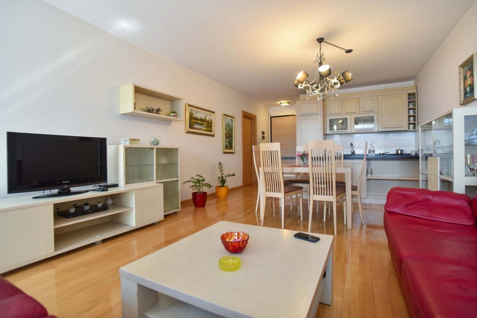 Central lux apt with garage Apartment in Budva