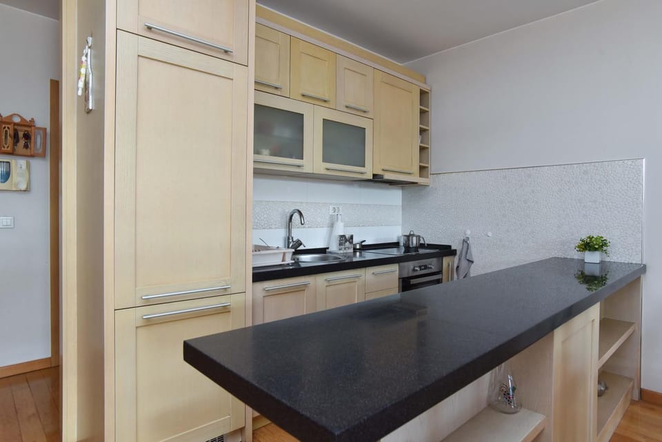 Central lux apt with garage Apartment in Budva