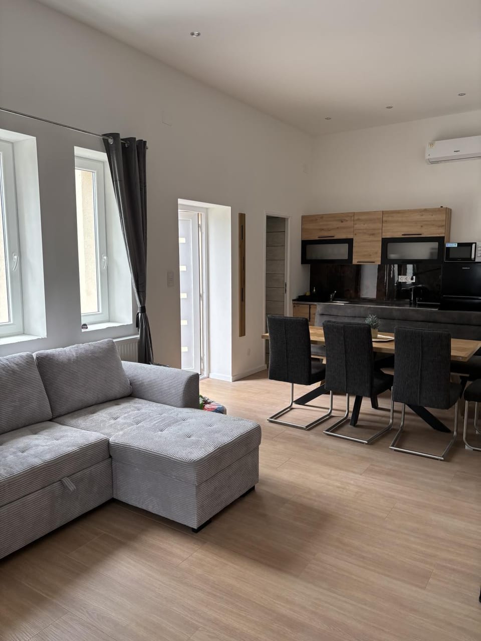 Zelia Apartmanház Apartment in Siófok