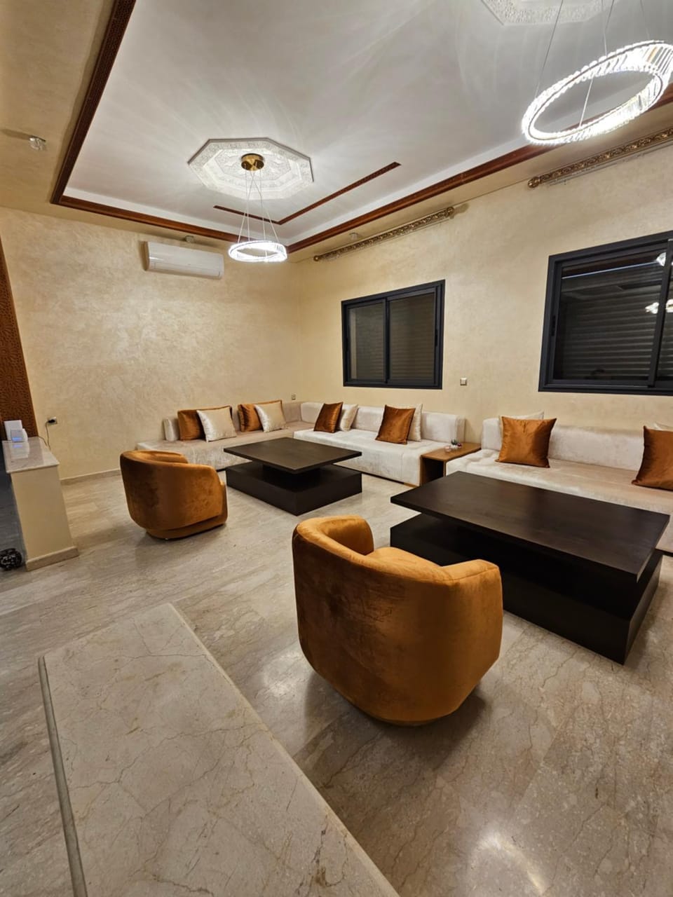 Living room, Seating area