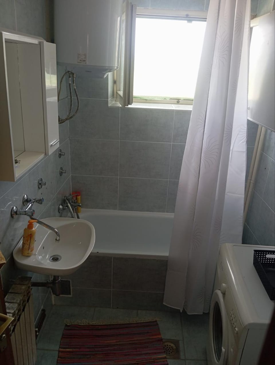 Bathroom, Bath, towels, washing machine