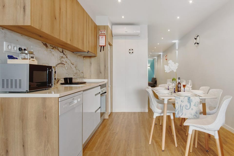 Property building, Kitchen or kitchenette, Living room