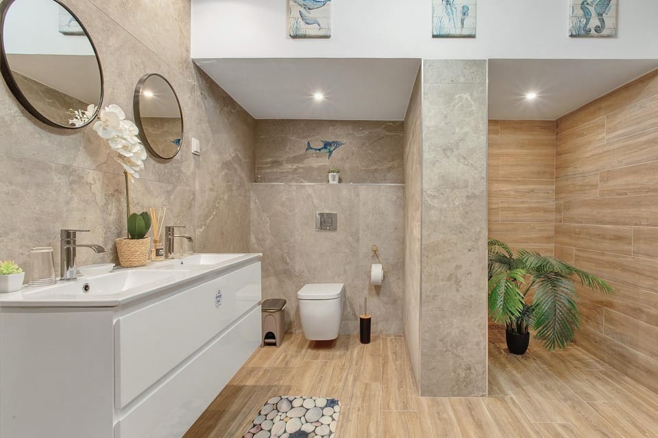 Bathroom, Living room