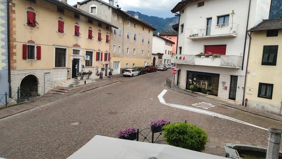 Neighbourhood, Street view
