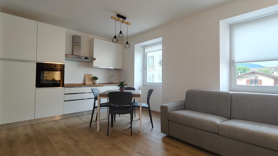 Kitchen or kitchenette, Living room, Seating area, Dining area, oven, pet friendly, stove