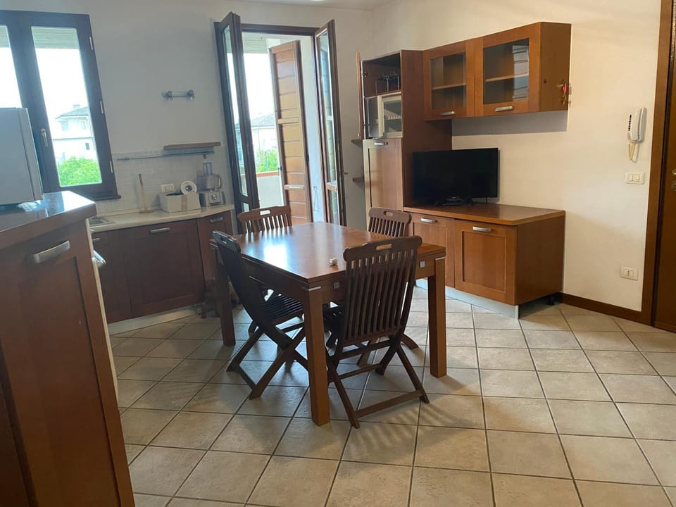 TV and multimedia, Kitchen or kitchenette, Dining area