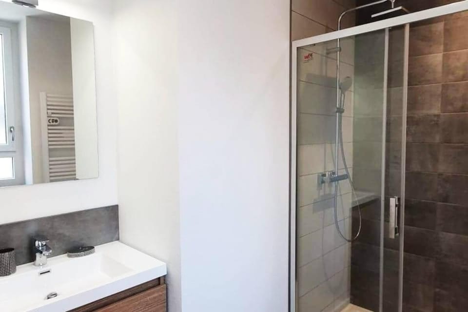 Shower, Bathroom
