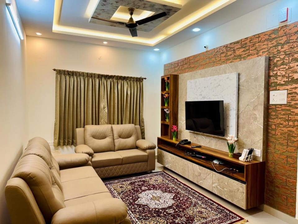 Communal lounge/ TV room, TV and multimedia, Living room, Seating area, Evening entertainment
