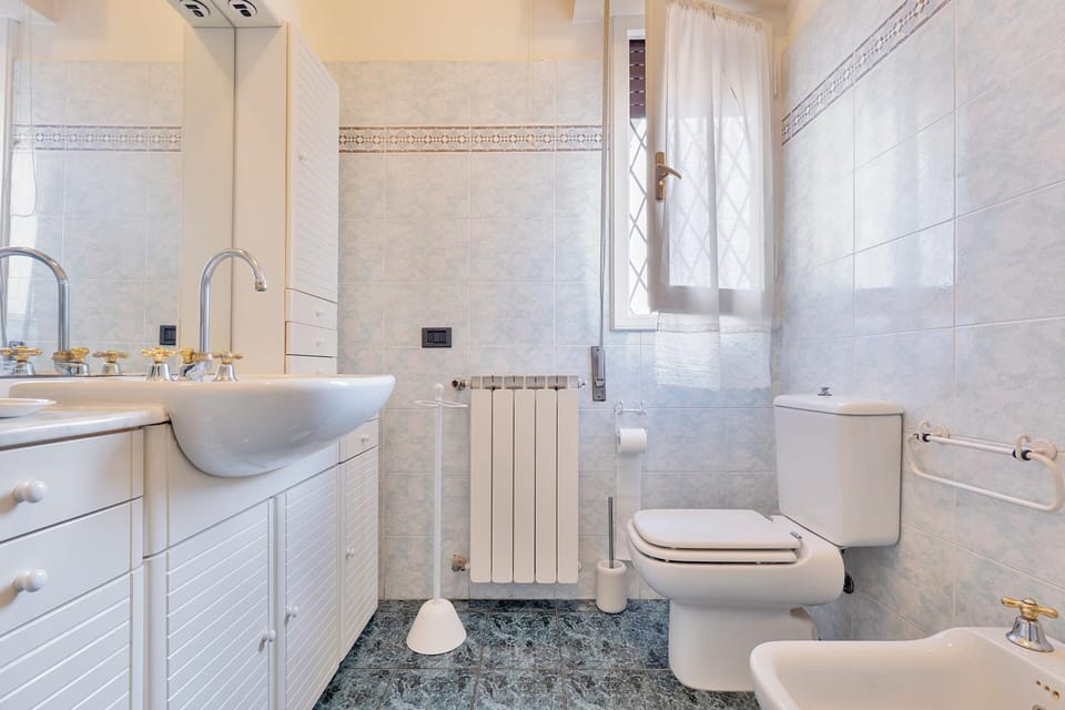 GOLDEN LUXE - Crispi Apartment in Lido di Camaiore Apartment in Emilia-Romagna