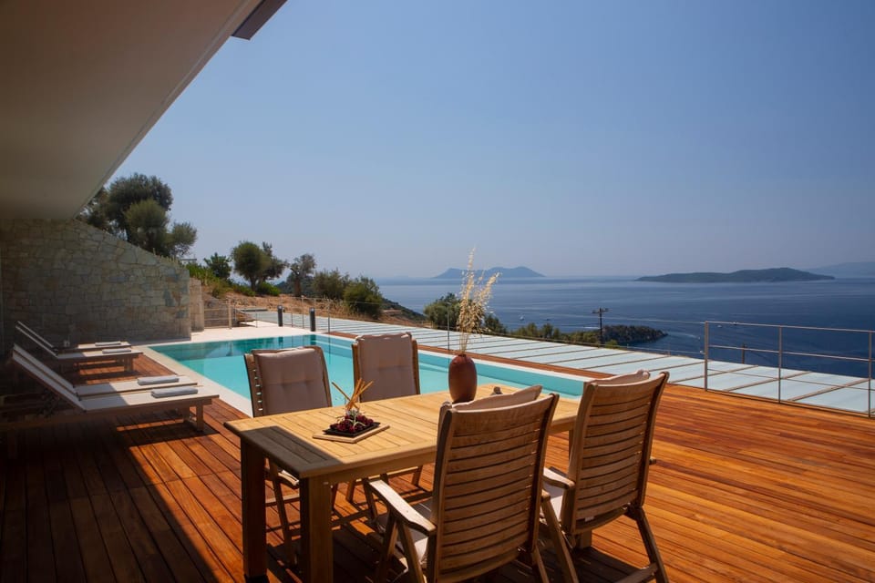 Pool view, Sea view