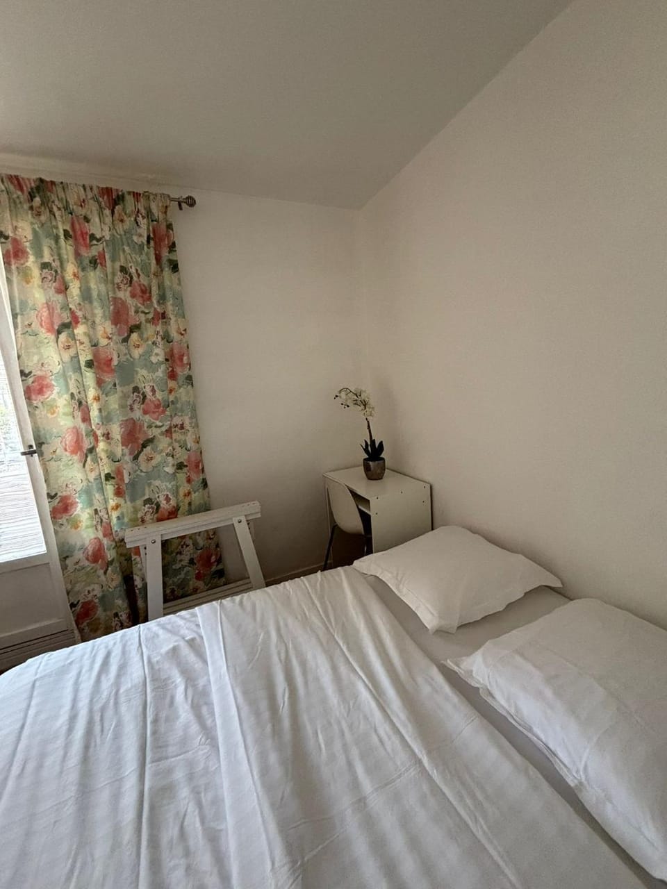 Chambre à 20 minutes de Paris NOTRE DAME, APPARTEMENT COMMUN Bed and Breakfast in Île-de-France