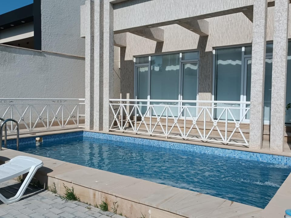 Property building, Swimming pool