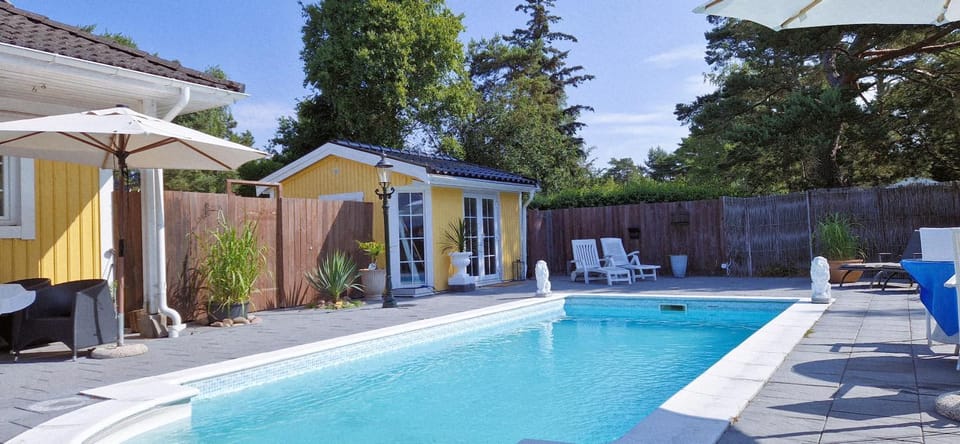 Strandnära Pool villa Villa in Skåne County