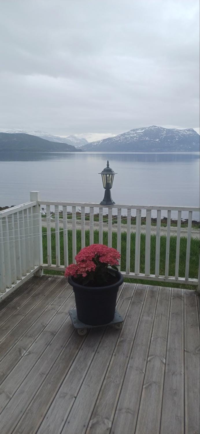 Mountain view, Sea view