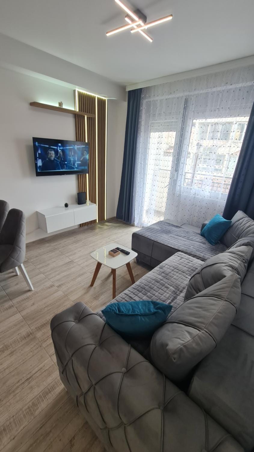 Communal lounge/ TV room, TV and multimedia, Living room, Seating area, Evening entertainment