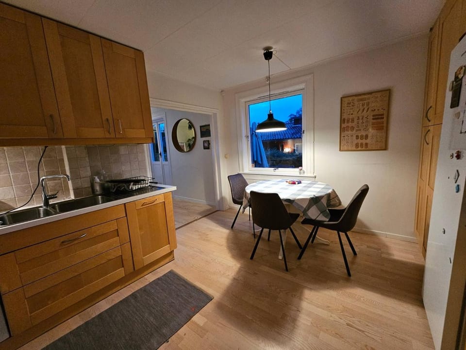 Dining area, kitchen