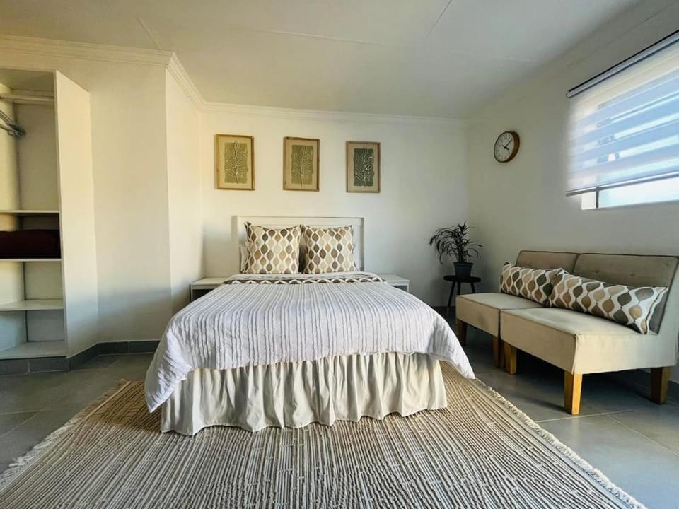 Stylish Studio in Hazel Park Apartment in Gauteng