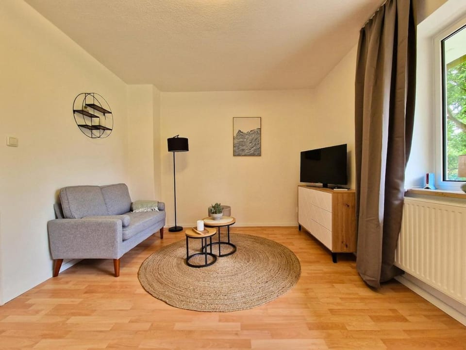 Communal lounge/ TV room, TV and multimedia, Living room, Seating area, Evening entertainment