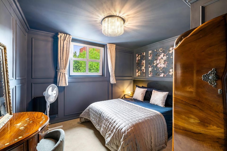 Bed, Photo of the whole room, Bedroom, wardrobe