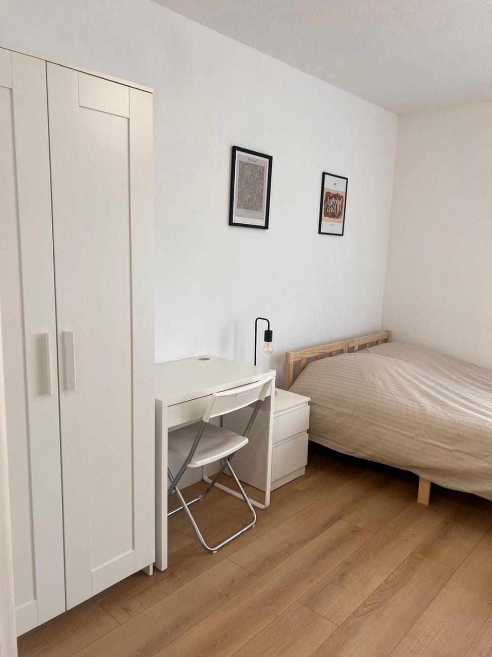 Bed, Photo of the whole room, Seating area, Bedroom, wardrobe