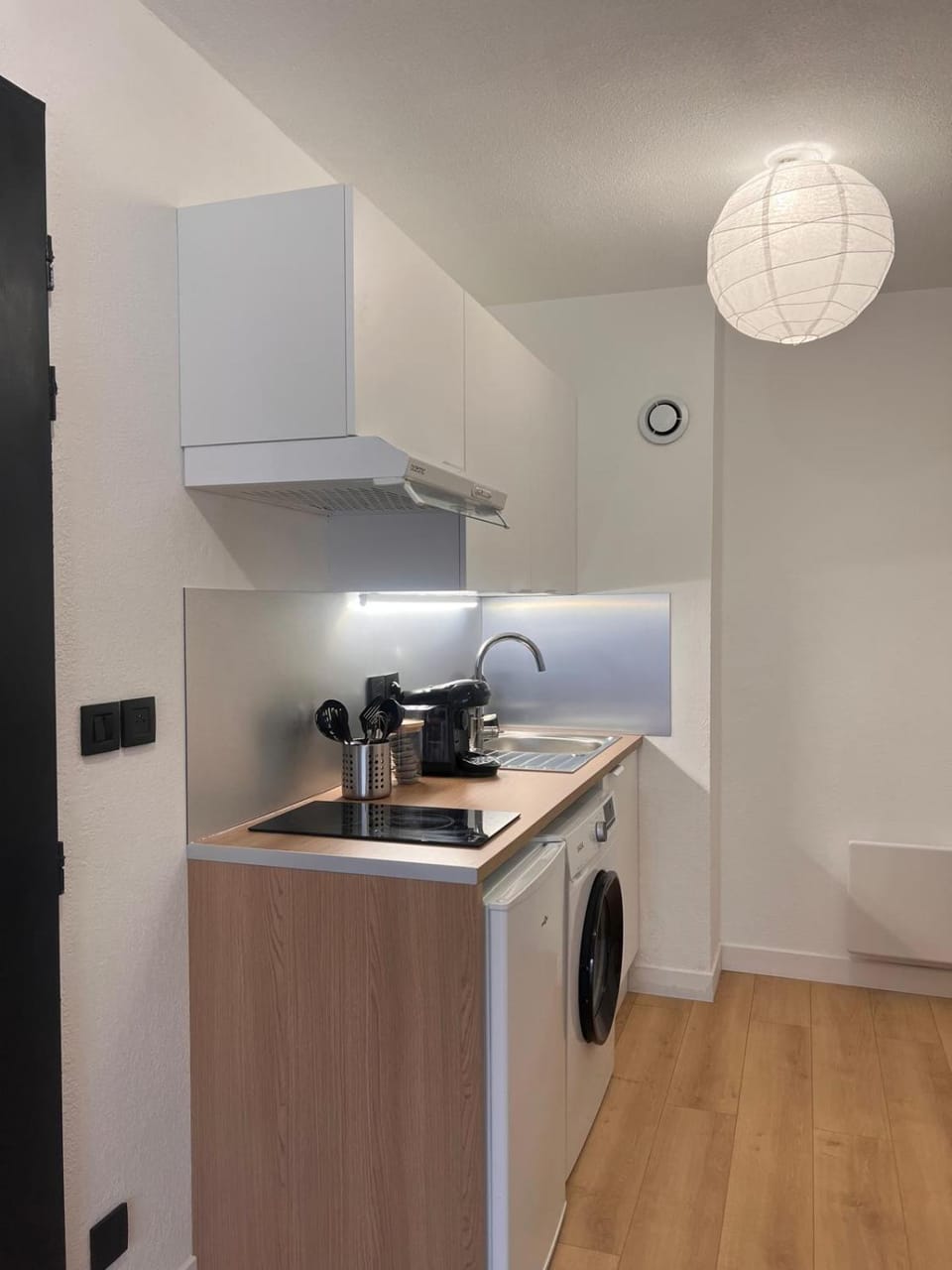 Coffee/tea facilities, Kitchen or kitchenette, stove, toaster