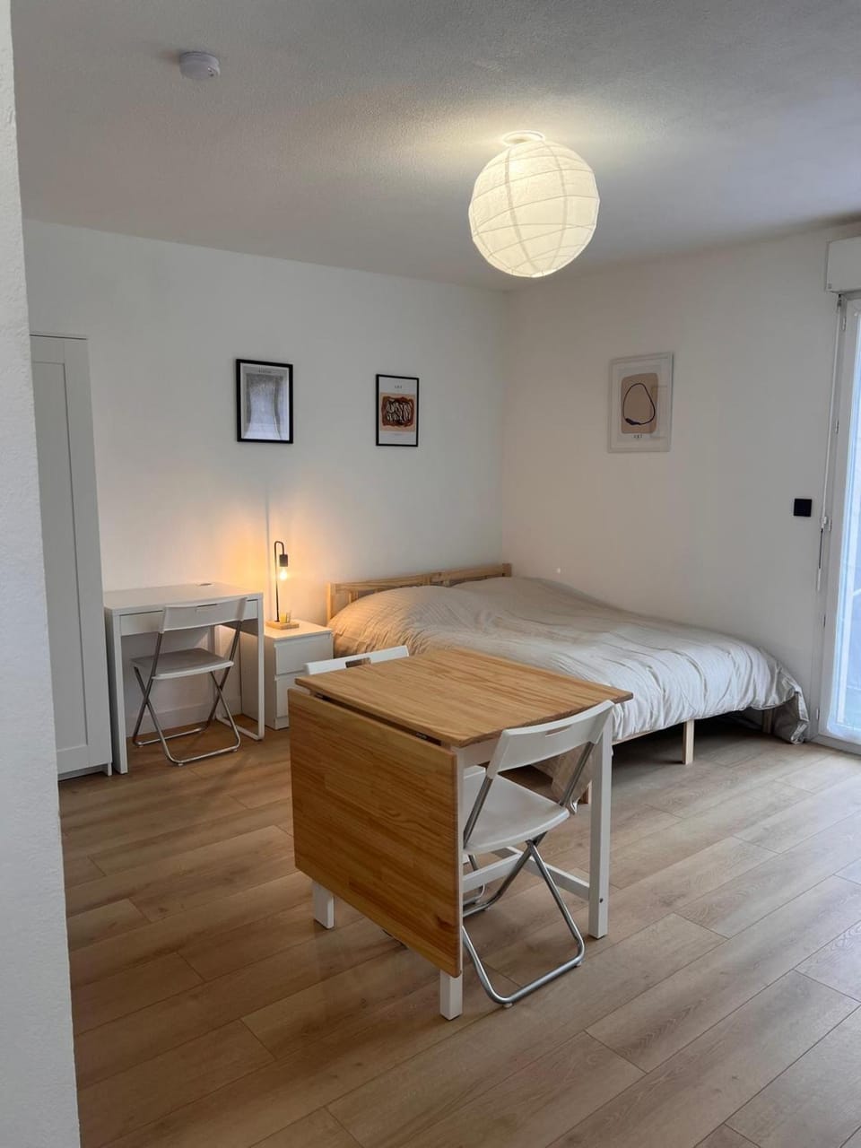 Bed, Living room, Photo of the whole room, Seating area, Dining area