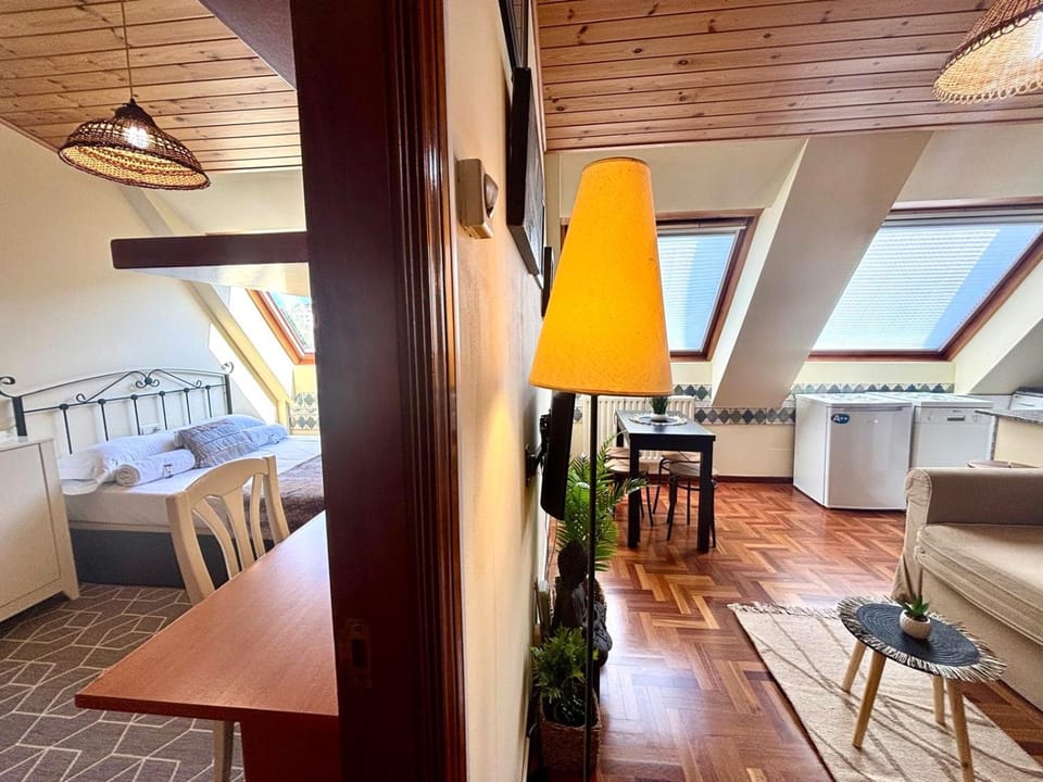 Bed, Living room, Dining area, Bedroom