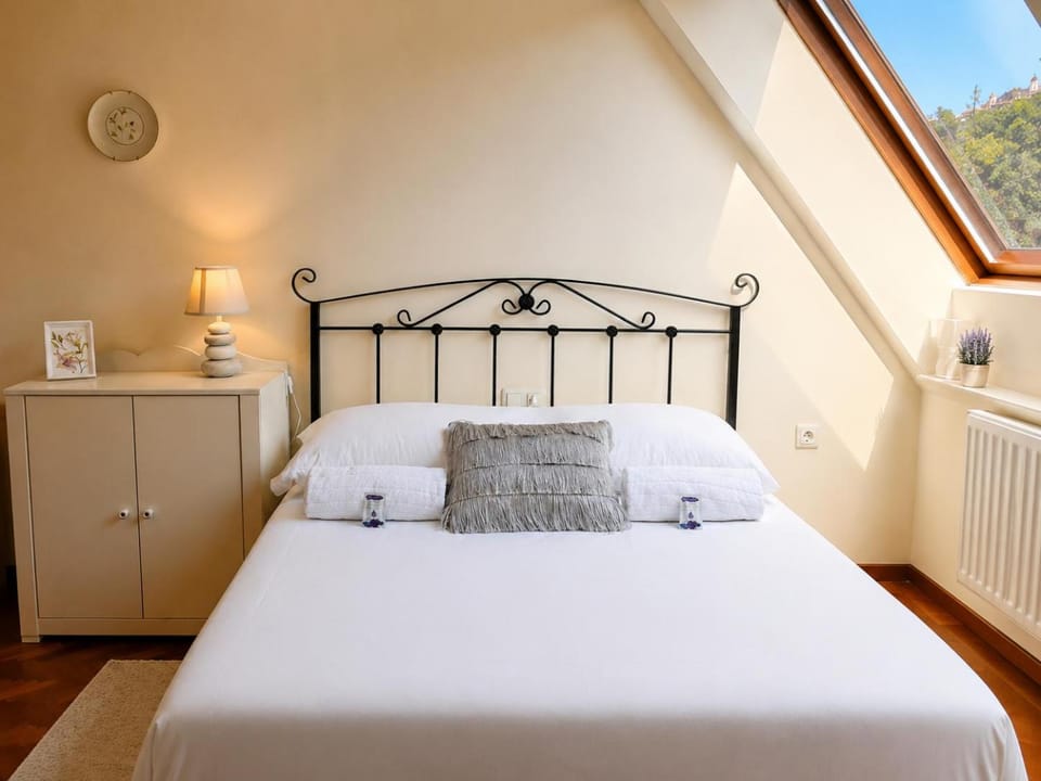 Bed, Sunrise