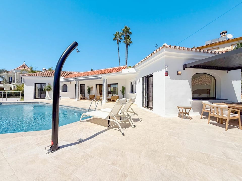 Patio, Pool view, Swimming pool, sunbed