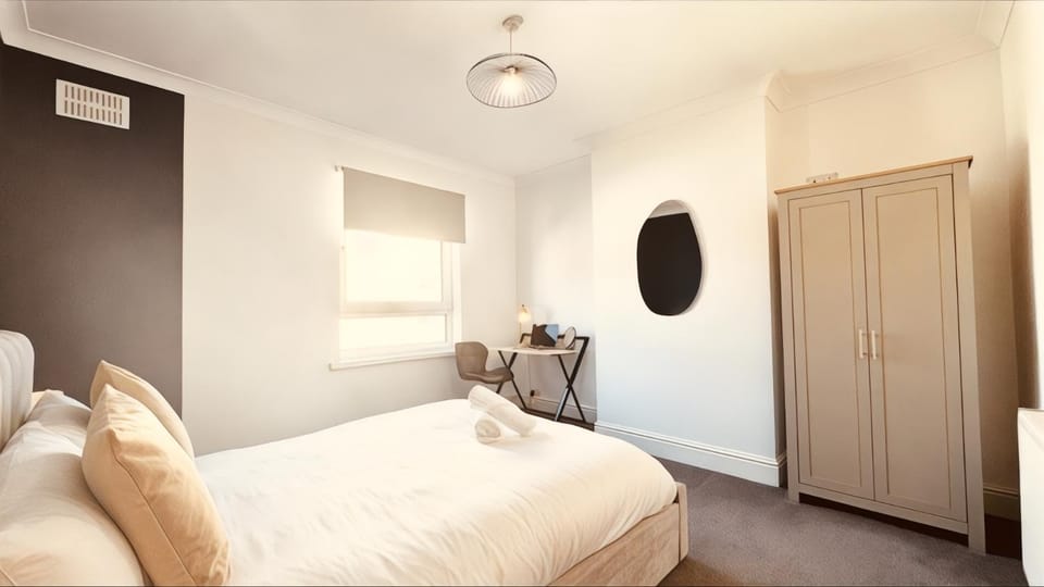 Bed, Bedroom, wardrobe