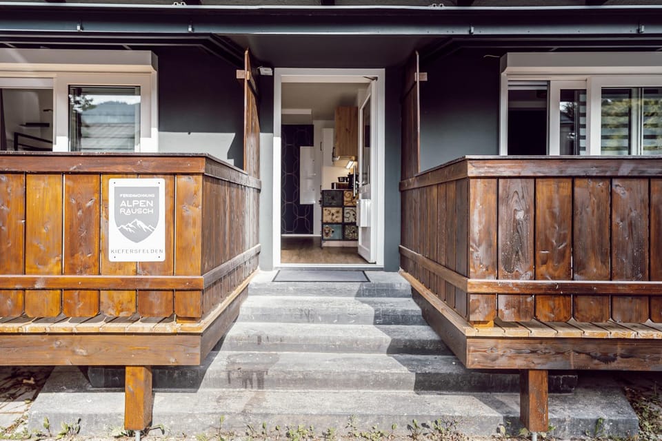 Facade/entrance, Balcony/Terrace
