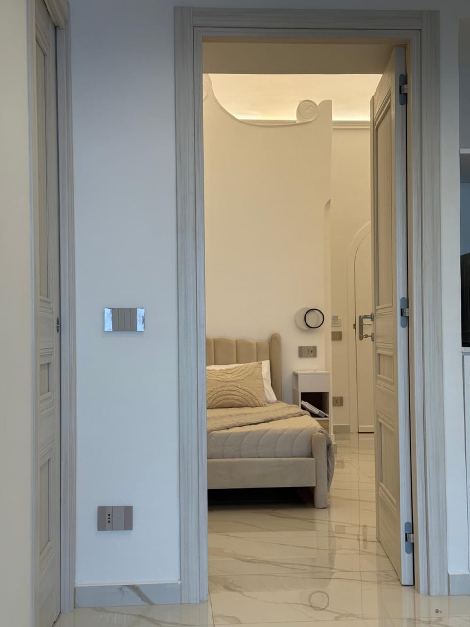 Bed, Living room, Photo of the whole room, Bedroom