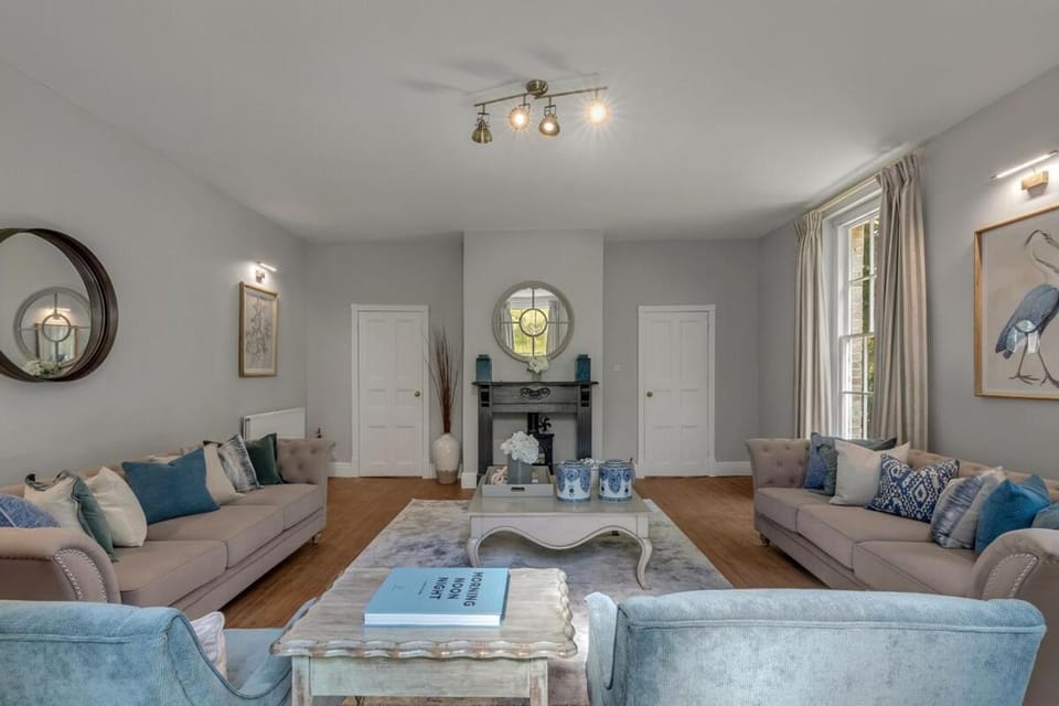 Stylish 4-Bed Apartment in Suffolk l Near Town House in Beccles