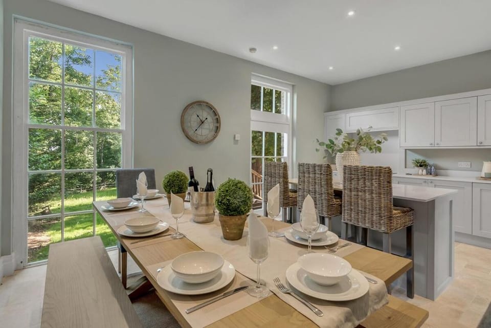 Stylish 4-Bed Apartment in Suffolk l Near Town House in Beccles