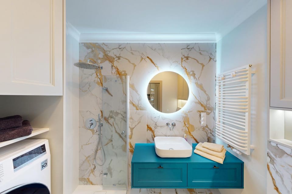 Bathroom, towels