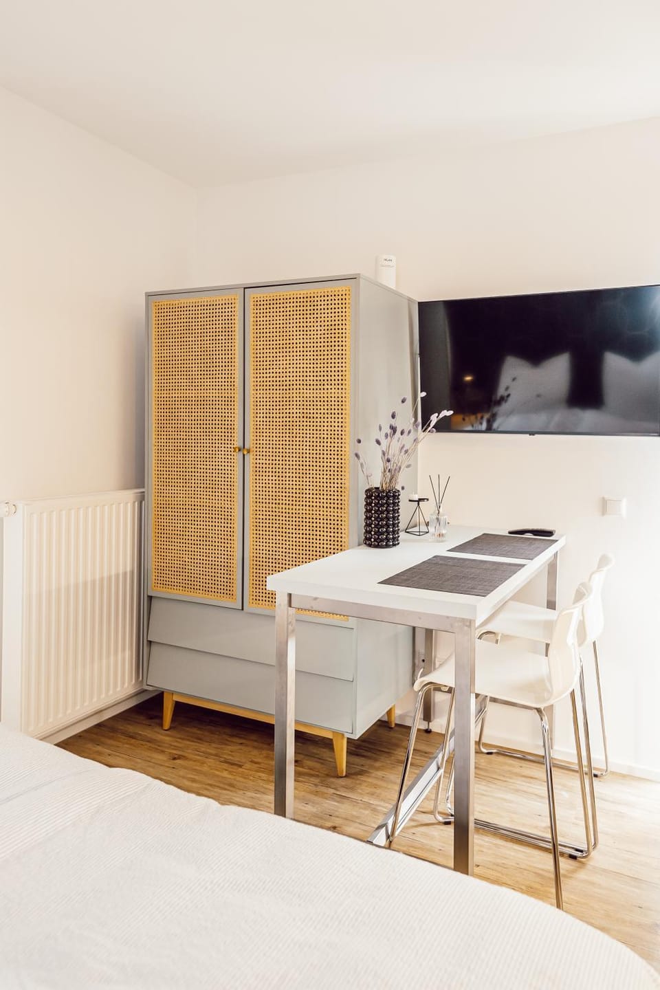 Photo of the whole room, Dining area, wardrobe