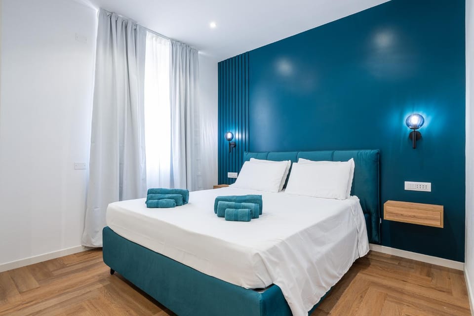 Bed, Photo of the whole room, Bedroom, towels