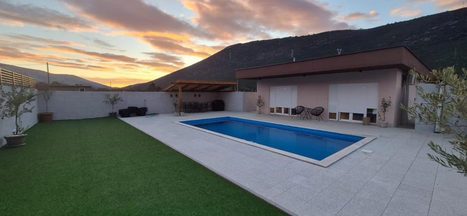 Mountain view, Pool view, Swimming pool