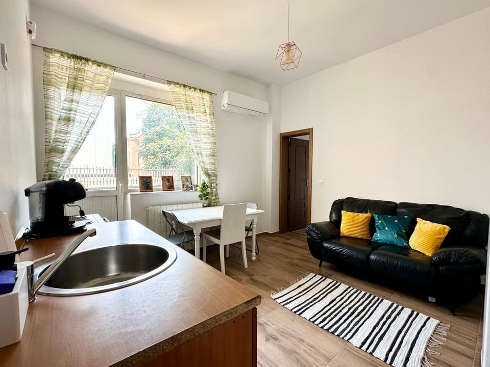 Coffee/tea facilities, Kitchen or kitchenette, Seating area, Dining area, air conditioner