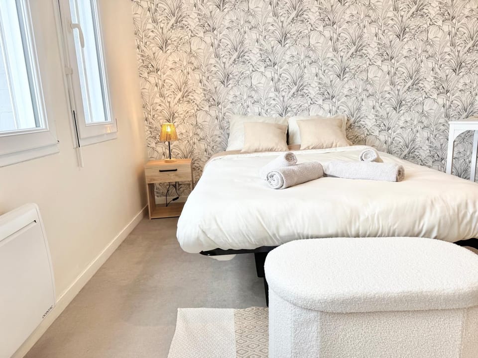 Bed, Photo of the whole room