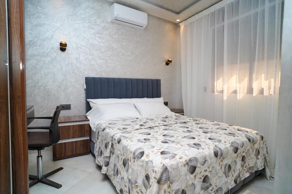 Bed, Photo of the whole room, Bedroom, air conditioner