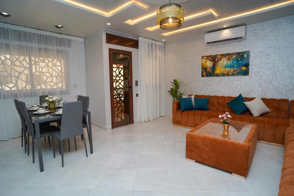 Living room, Seating area, Dining area, air conditioner