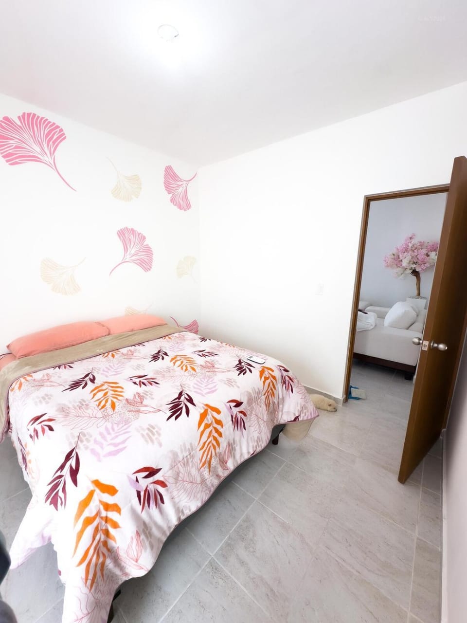 Photo of the whole room, Bedroom