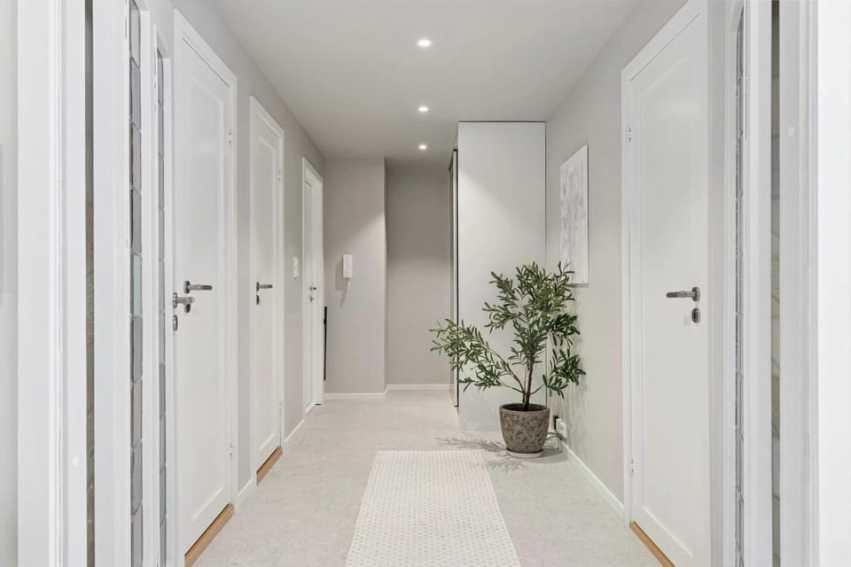 Newly renovated exclusive big apartment, city center, 3 bedrooms, 2 bathrooms with WC and more Apartment in Norway