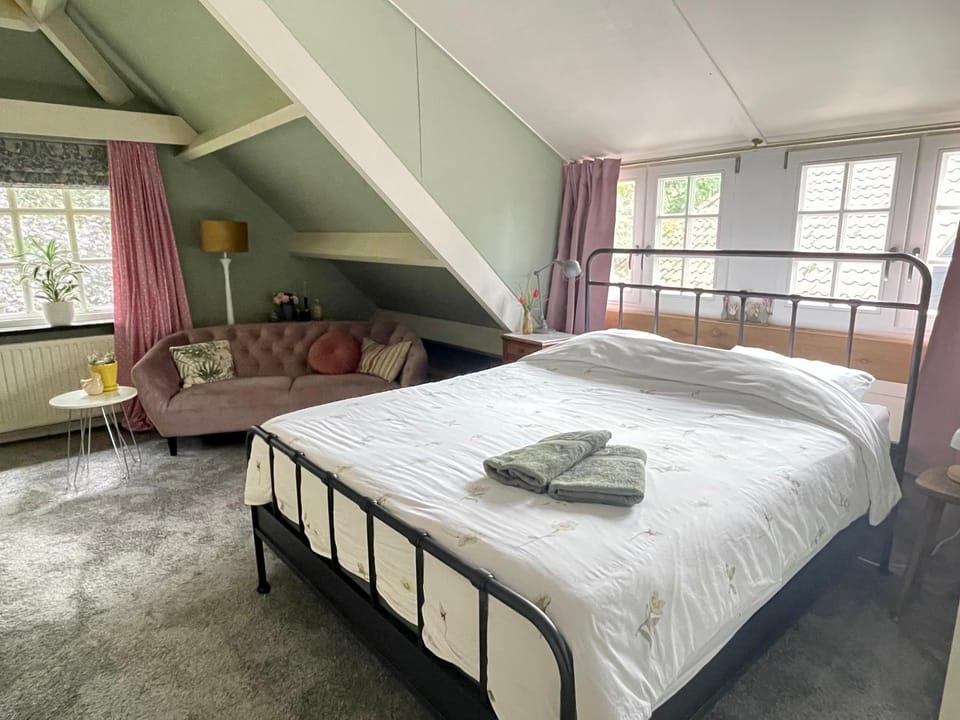Seating area, Bedroom