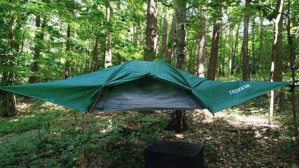 Baumzelt mitten im Wald bis 180kg Campground/ 
RV Resort in Lubeck