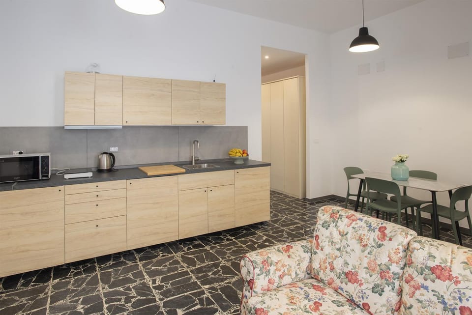 Kitchen or kitchenette, Living room