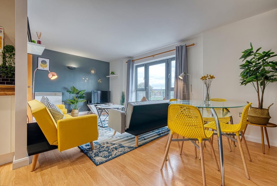 The Contractor City Spot with Parking Apartment in Derby